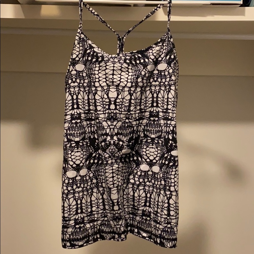Lululemon black & white workout top (built in bra)